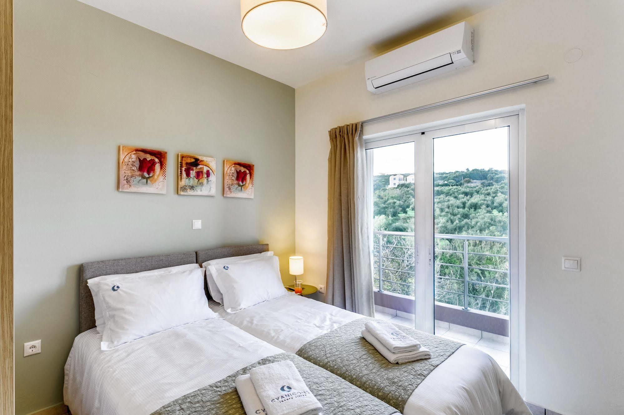 Cyan Icons Villas Tsivaras Exterior photo